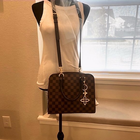 Louis Vuitton Triana - Picture 9 of 10